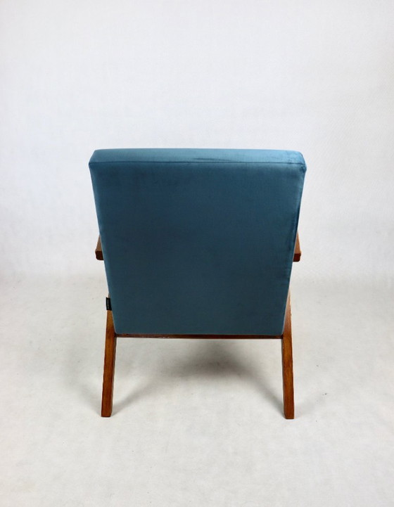 Image 1 of  Model B-310 fauteuil in lichtblauw fluweel, jaren 1970