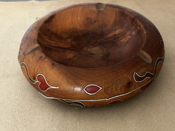 Image 1 of Vintage asbak in geverfd olijfhout en verfraaid met zilverdraad