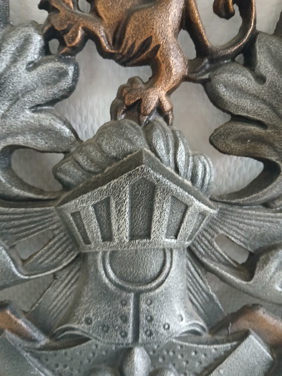 Image 1 of Placa con escudo de armas.