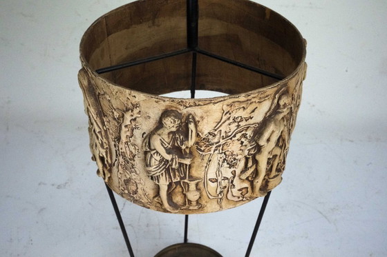 Image 1 of Paragüero de mediados de siglo en hierro y latón con relieve neoclásico, Italia, década de 1950