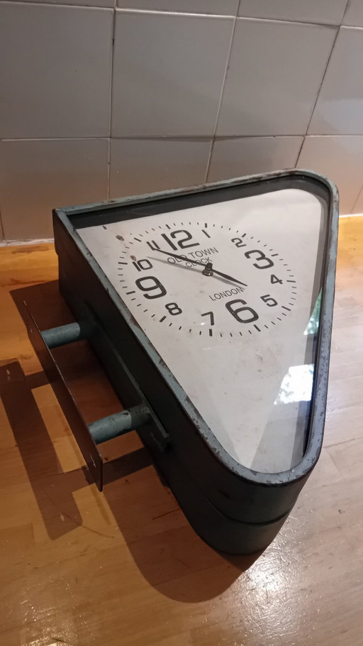 Double-sided wall clock / station clock