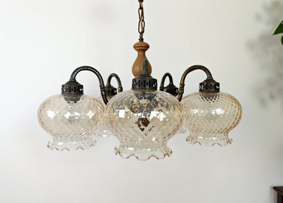 Lustre vintage en laiton à 5 lumières / Abat-jour en verre transparent ondulé style ouragan / Plafonnier (photo 3 of 11)
