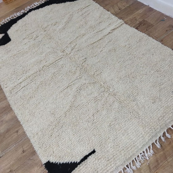 Image 1 of Minimal Moroccan Berber Rug – Timeless Handmade Berber Carpet | 250 × 160 cm