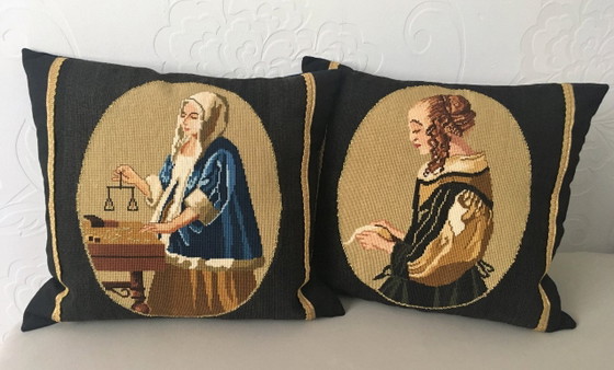 Image 1 of Cuscini Vermeer, ricamati a mano