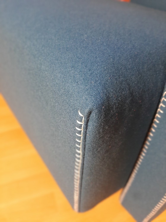 Image 1 of Cassina Utrecht 637, nueva, nunca usada, en tela de lana azul petróleo (serie 13L), costuras de caballo