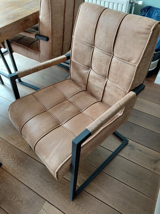 Eettafel met 6 stoelen