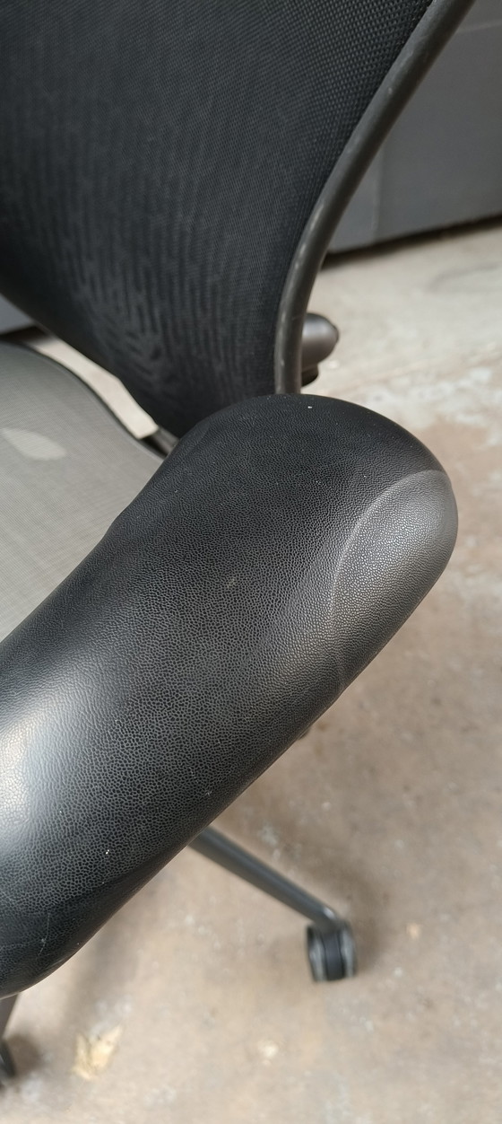 Image 1 of Herman Miller Mirra 2 vintage design ergonomische bureaustoel