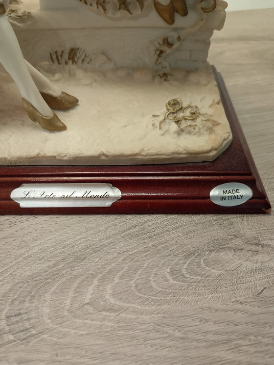 Image 1 of Lampe sculpture G Armani l arte nel mondo Capodimonte en biscuit de porcelaine italien 