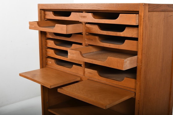 Image 1 of Hans Wegner Jaloeziedeurkast voor Plan Møbler 1940