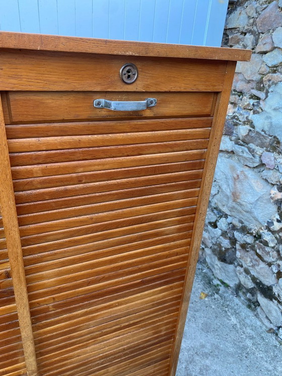 Image 1 of Eikenhouten archiefkast met dubbele kolom en gordijn uit de jaren 50