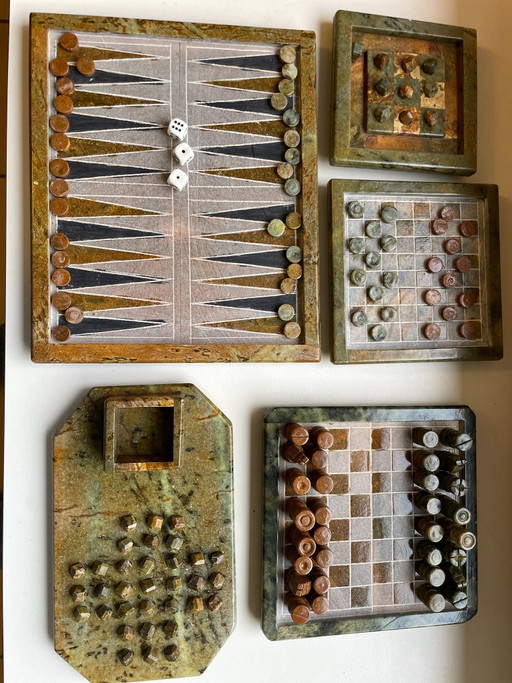 Échecs - backgammon - solitaire - dames - morpion (marbre brésilien)