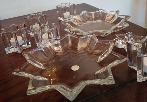 Set aus Glas-/Kristall-Servierschalen und sternförmigen Kerzenhaltern