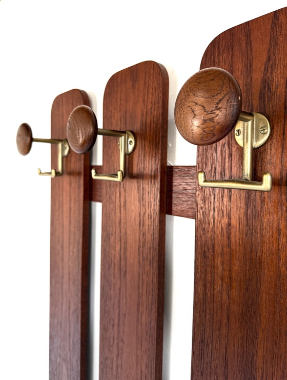 Appendiabiti da parete vintage XL danese in teak, anni '60 – Wood, Brass (photo 4 of 6)