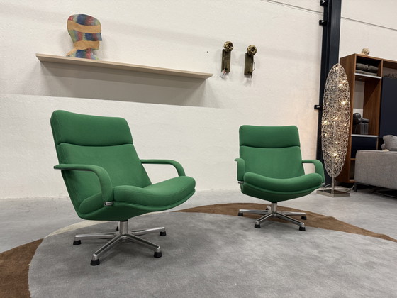 Image 1 of 2 Artifort Geoffrey 154 Draaifauteuil wolstof Groen