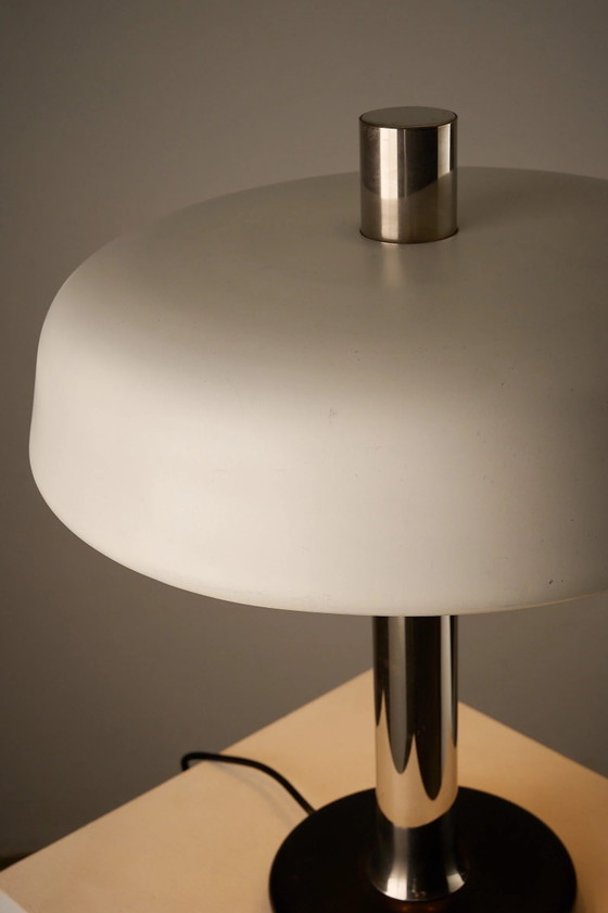 Lámpara de mesa Space Age tipo hongo con tallo cromado, Lámparas de mesa, Metal, Cromo, Blanco (foto 8 de 9)