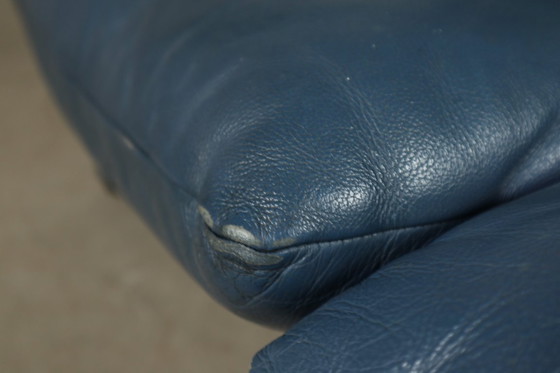 Image 1 of Deux canapés deux places Cassina Maralunga en cuir bleu, par Vico Magistretti, Italie 1973 Standard