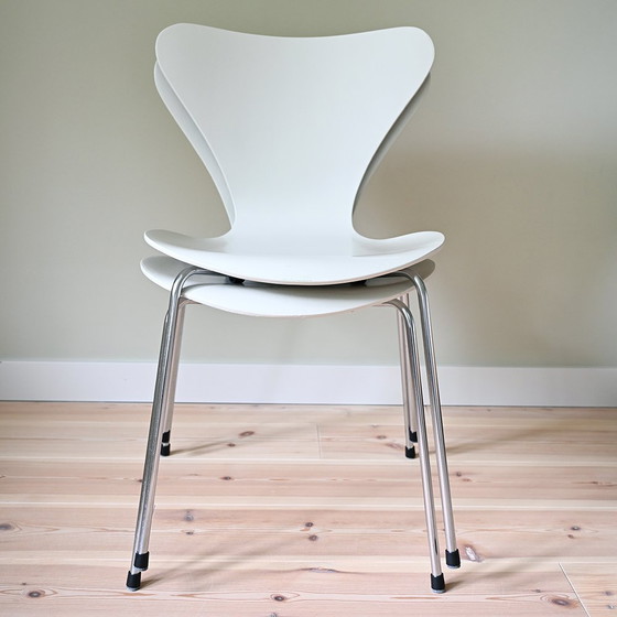 Image 1 of Fritz Hansen Series 7 butterfly chairs white lacquered
