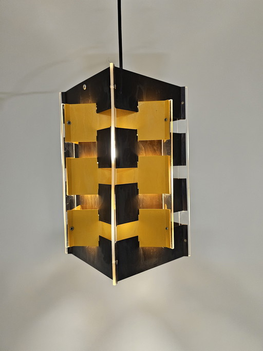 Lampada a sospensione cubista in plastica e metaa di l J. Hoogervorst per Anvia Almelo, anni '70
Stato: