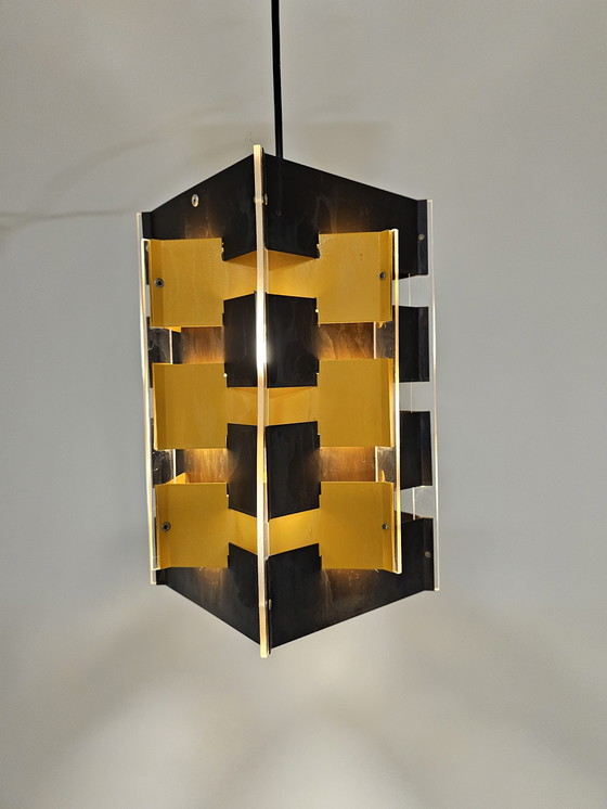 Image 1 of Lampada a sospensione cubista in plastica e metaa di l J. Hoogervorst per Anvia Almelo, anni '70
Stato: