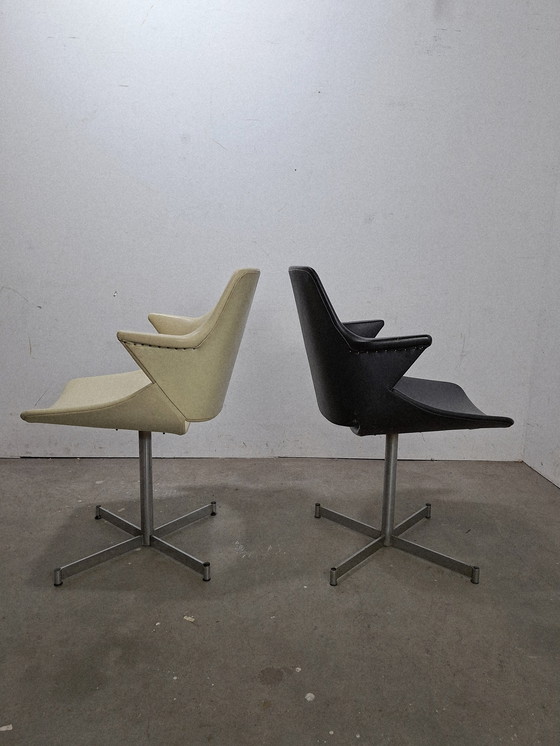 Image 1 of Set of 2 vintage Artifort Harcourt barber chairs from the 1960s