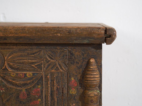 Antieke floraal gesneden kist (ca. 1820) #9 – Ladekasten (photo 33 of 40)