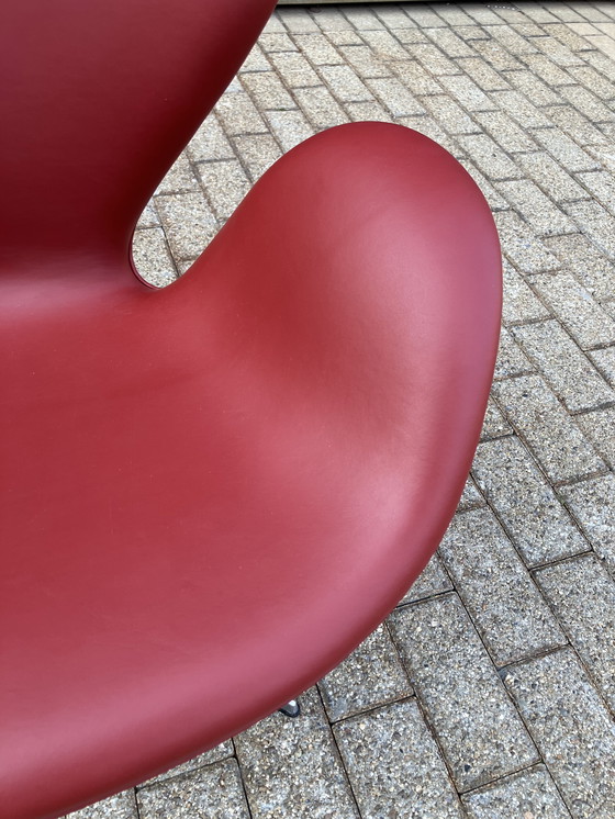 Image 1 of Silla Fritz Hansen Swan en cuero rojo indio, ¡¡¡NUEVA!!!