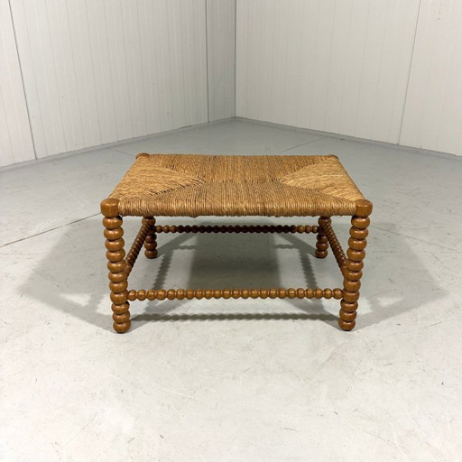 Banco/taburete de roble con asiento de mimbre, década de 1930.