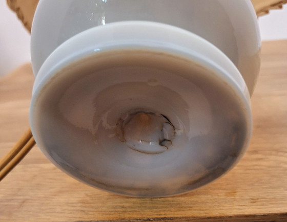 Image 1 of Lampe de table en verre blanc soufflé à la bouche, années 1940