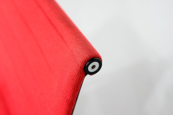 Image 1 of Poltrona "EA 117" di Charles Ray Eames per ICF USA 1969.