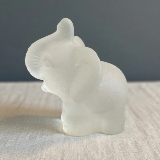 Image 1 of Éléphant Goebel vintage – Verre satiné mat – Allemagne de l'Ouest