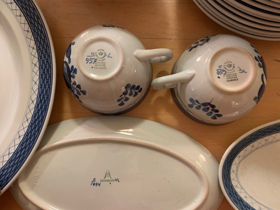 Image 1 of Porcelein Servies Uit Denemarken. Fajance Royal Copenhagen. Keramiek. Blue Rose Pattern. Blue Latin Trim. Scandinavisch Aardewer