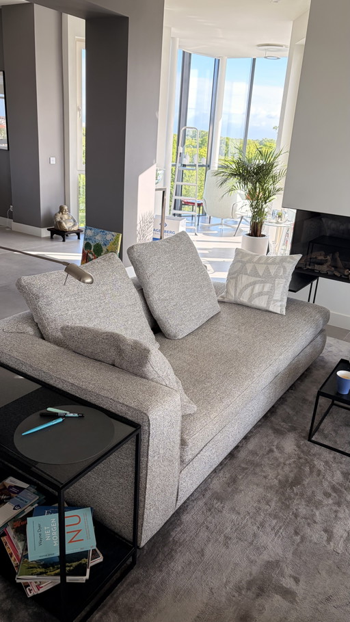 Sofá Minotti modelo Powell, tela Douglas 09 granito