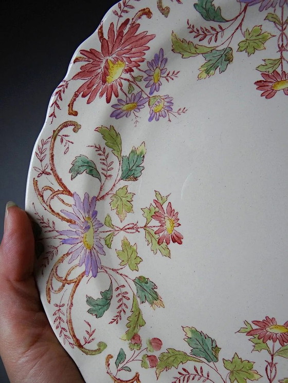 Kurzer antiker Longchamp Ständer mit polychromen Gänseblümchen aus Steingut. – Geschirr, Porzellan (photo 10 of 11)