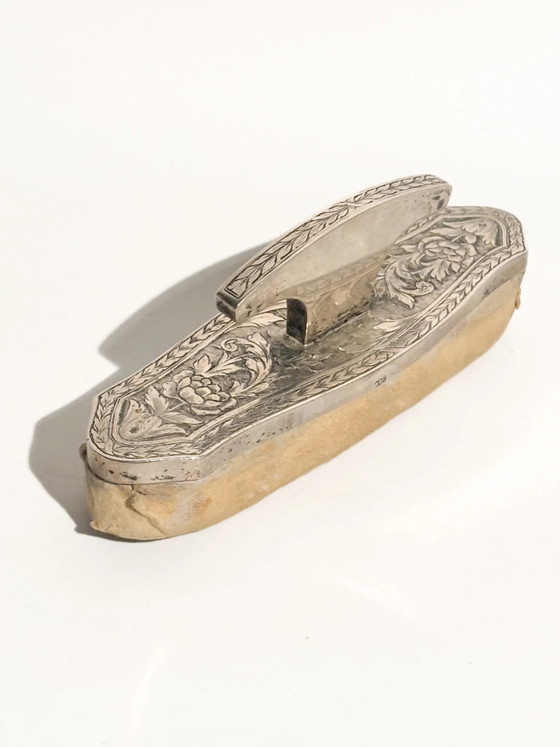 Polissoir à ongles ancien en argent 800, fin du XIXe siècle – Objets déco, Leather, Suede (photo 5 of 7)