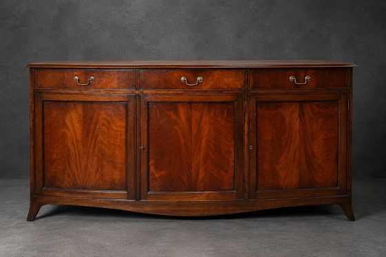 Großes antikes Mahagoni-Sideboard mit Bogenfront (photo 2 of 8)