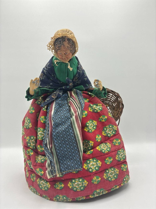 Dressed Santon - Stooped old woman with a basket - Large size - Provence – decoratieve objecten, Wicker