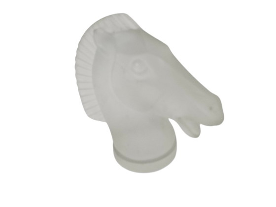 Image 1 of Stile boemo - Lalique - vetro satinato - mascotte per auto in vetro "Longchamp" - terzo quarto del XX secolo