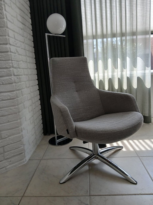 La poltrona Joy, un'elegante poltrona reclinabile di Conform.