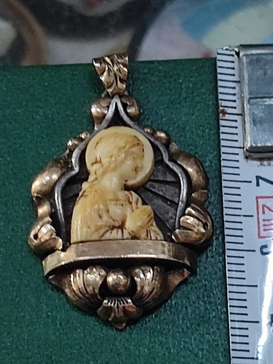 Antique pendant or antique devotional medal of the Virgin Mary – Sculpture, Silver (photo 2 of 6)