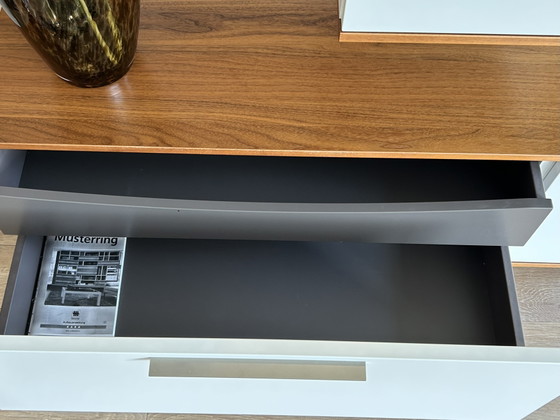 Image 1 of Precioso mueble de pared MUSTERRING - excelente estado
