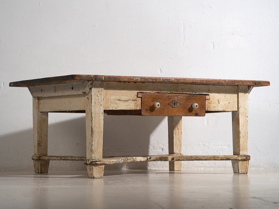 Antiker weißer niedriger Beistelltisch (ca. 1920), Esstische, Holz, Keramik (Foto 41 von 49)