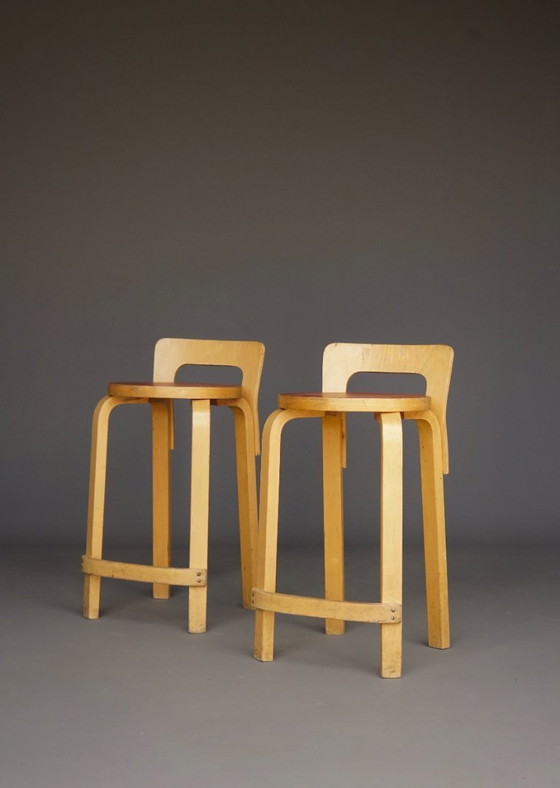 Image 1 of Tabourets de bar modèle K65 d'Alvar Aalto pour Artek, années 1950. Ensemble de 2 tabourets
