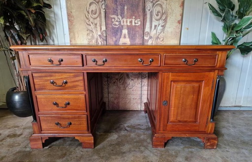 Scrivania classica, scrittoio, scrivania in stile Impero, dimensioni: 145x75cm e altezza 78cm.