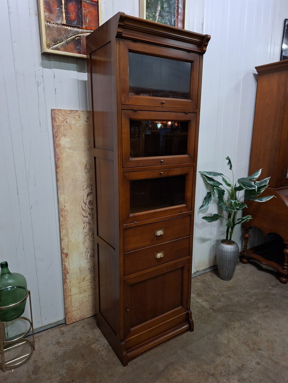 Image 1 of Bibliothèque classique, meuble mural, vitrine avec portes vitrées, dimensions : 67 x 50 cm et 227 cm de hauteur.