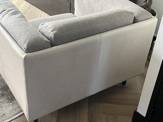 Image 1 of Sillón de salón de diseño italiano de alta gama.