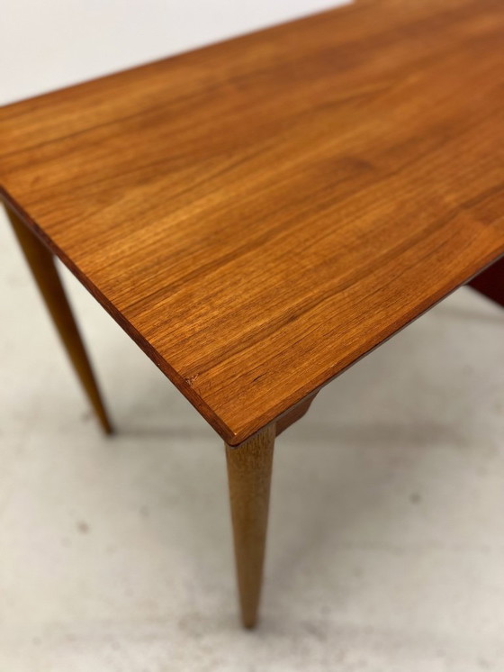Image 1 of Dänischer Petite Teak-Schreibtisch, 1950er Jahre.