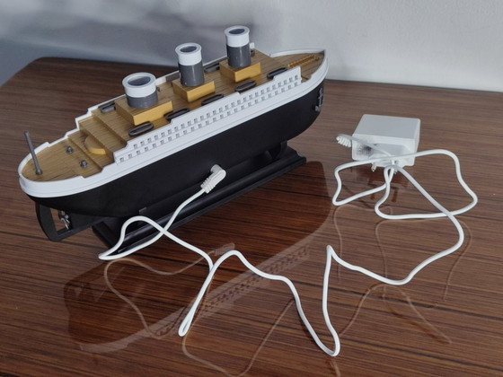 Image 1 of Luftbefeuchter/Lufterfrischer in Form des Schiffs Titanic, 30 cm