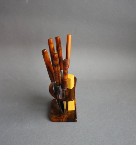 Image 1 of Juego de 6 cuchillos Art Déco para fruta, de baquelita y acero inoxidable con soporte.