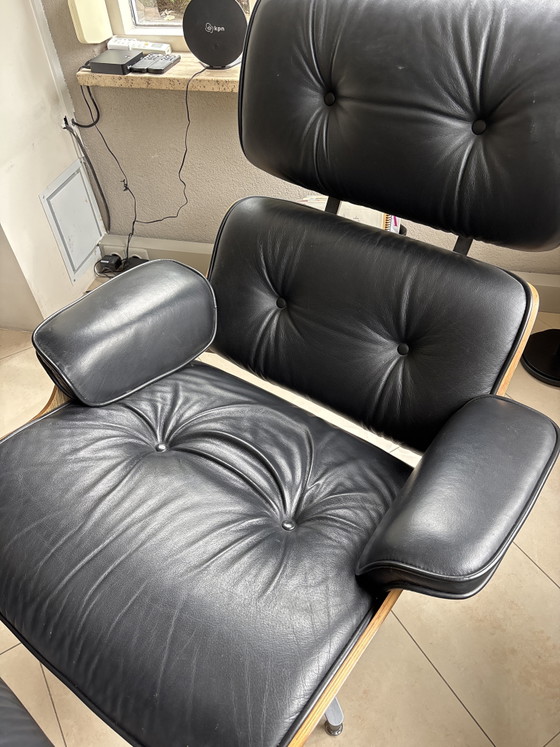 Image 1 of 1 x Eames Stijl fauteuil met hocker