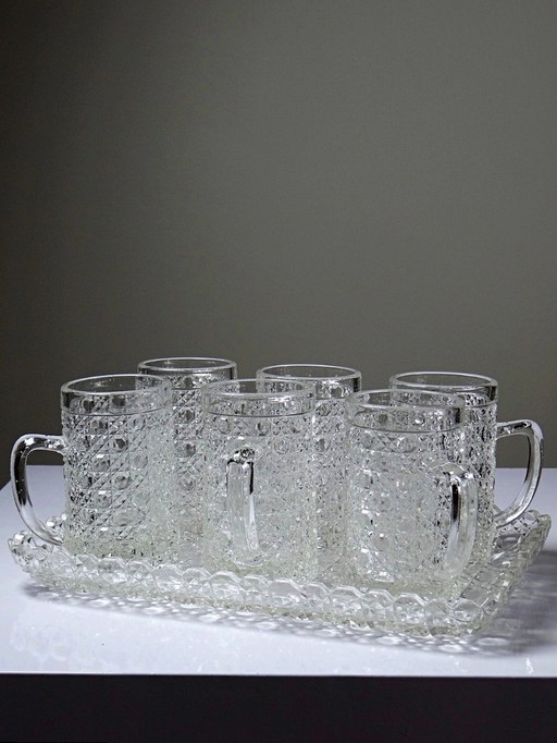 6 Petites chopes & plateau vintages/anciennes en verre pressé style art déco